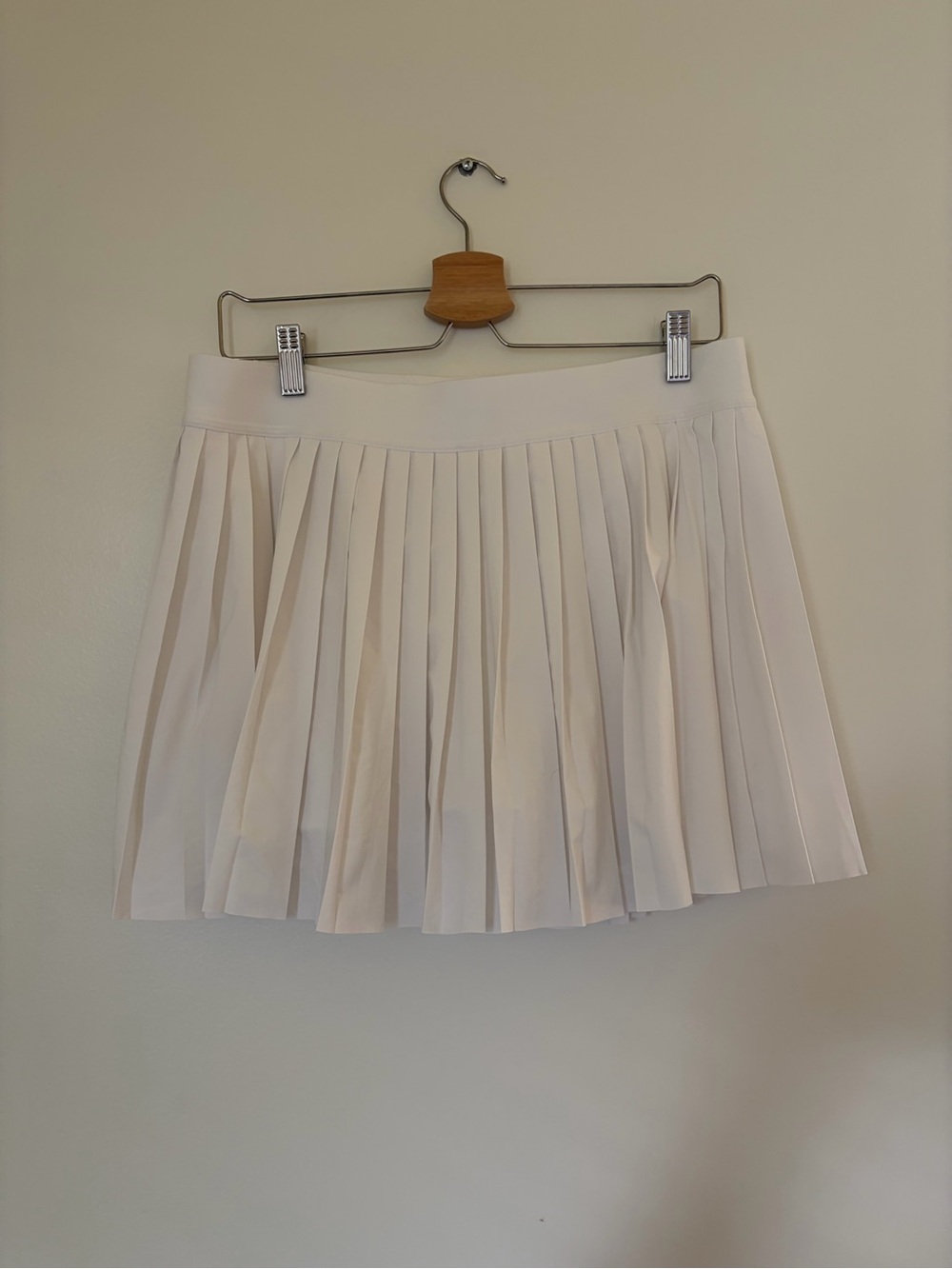 Athleta pleated tennis skirt- white, size large